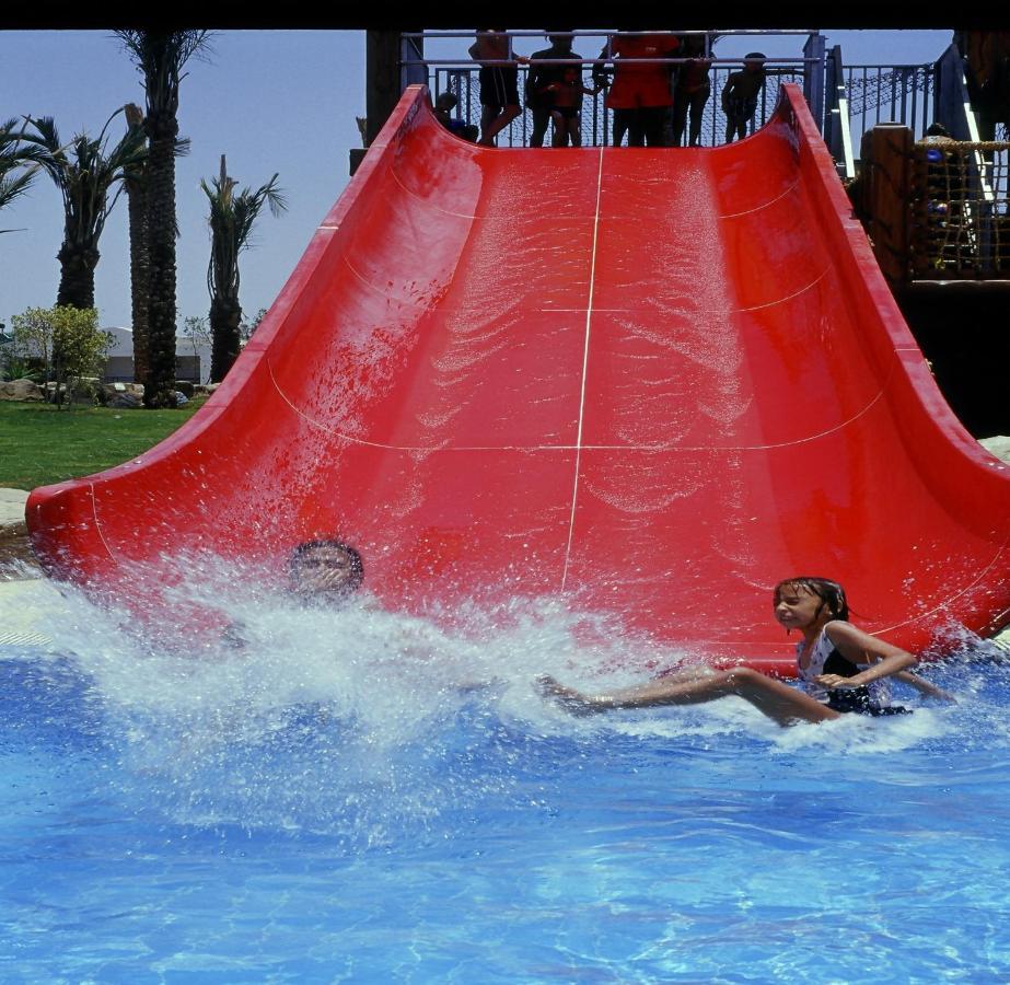 Sharm Dreams Vacation Club - Aqua Park Hotel ภายนอก รูปภาพ A water slide