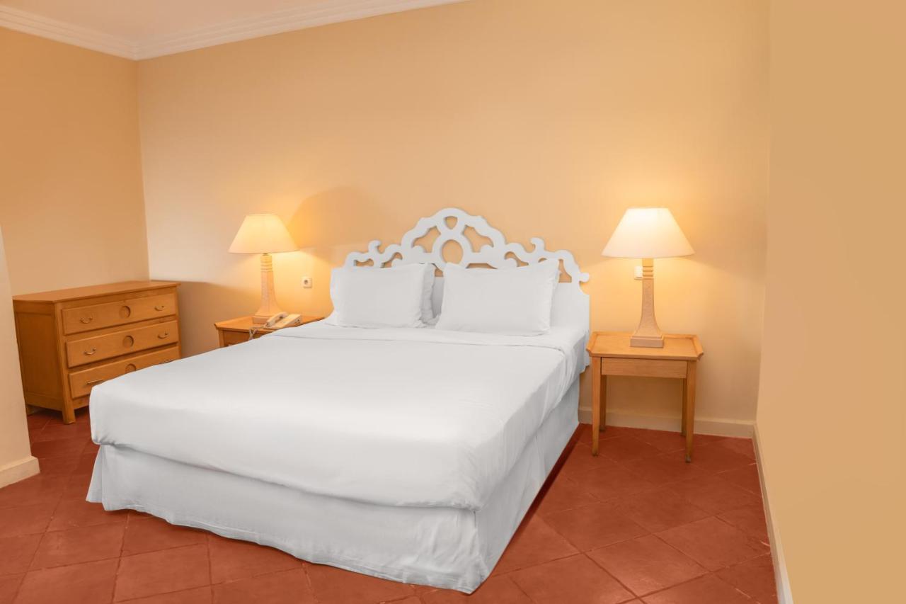 Sharm Dreams Vacation Club - Aqua Park Hotel ภายนอก รูปภาพ A bed with a bed skirt