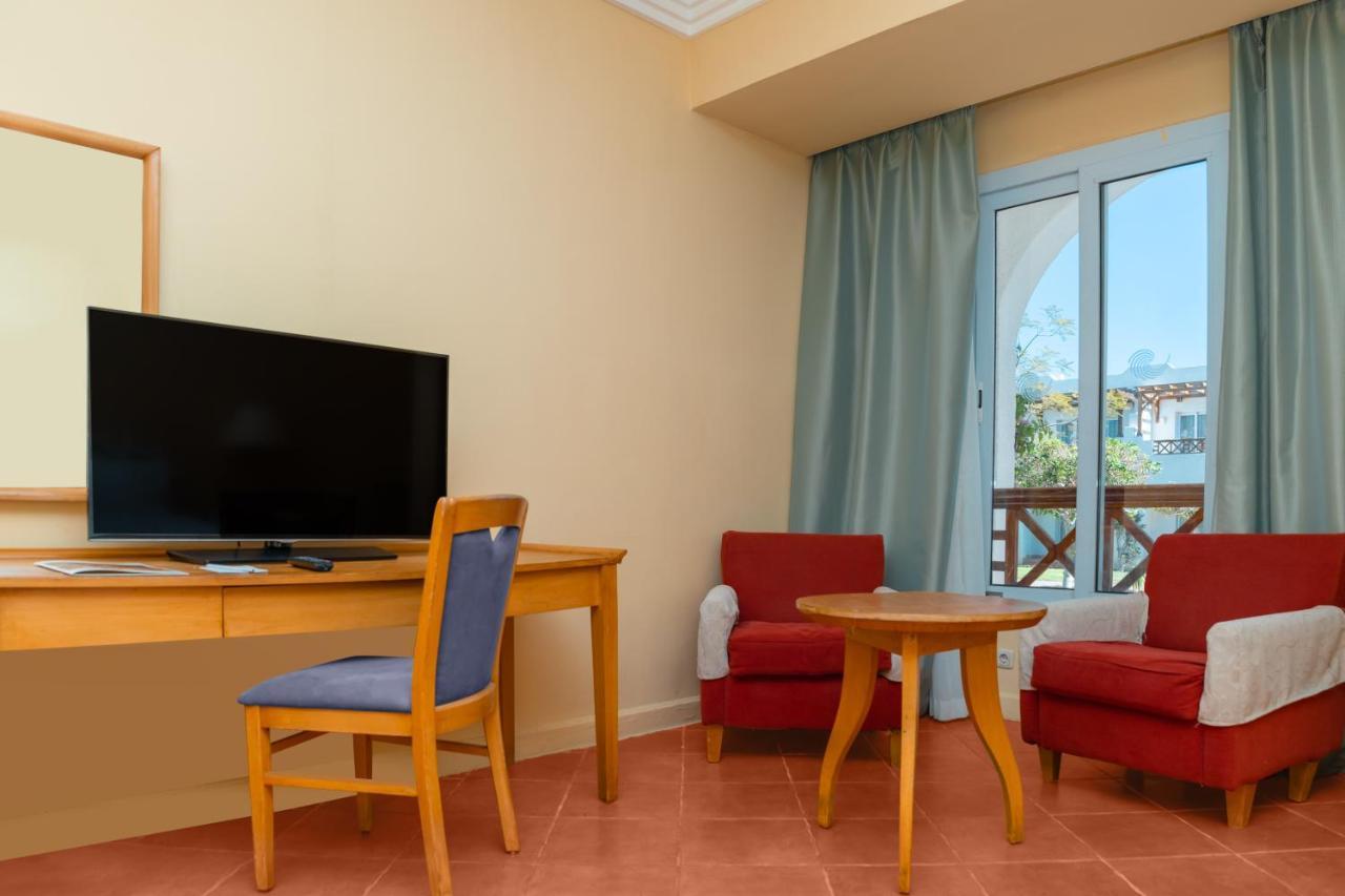 Sharm Dreams Vacation Club - Aqua Park Hotel ภายนอก รูปภาพ A room at the hotel