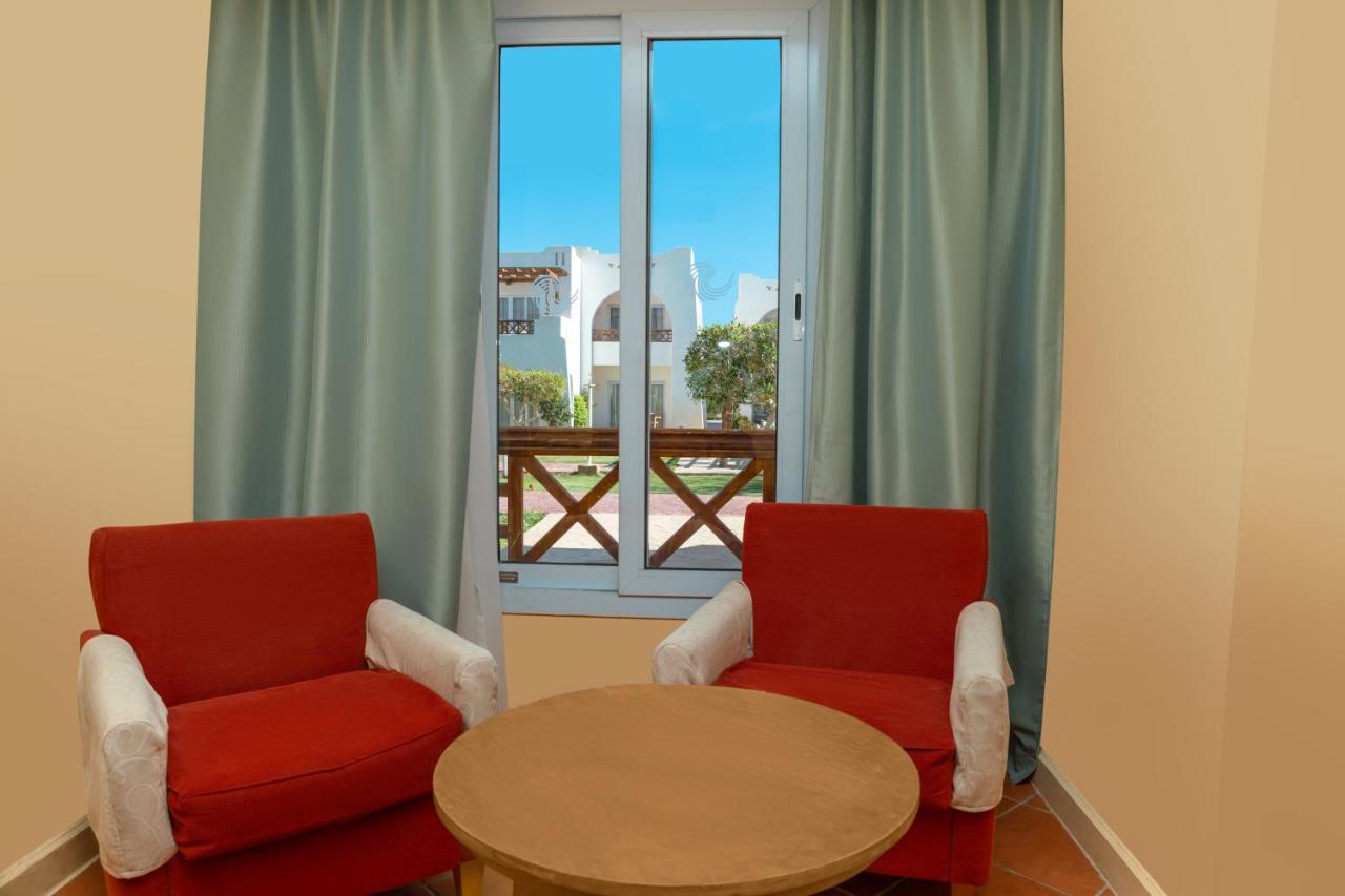 Sharm Dreams Vacation Club - Aqua Park Hotel ภายนอก รูปภาพ A room at the hotel