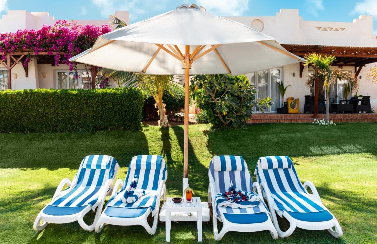 Sharm Dreams Vacation Club - Aqua Park Hotel ภายนอก รูปภาพ A patio umbrella